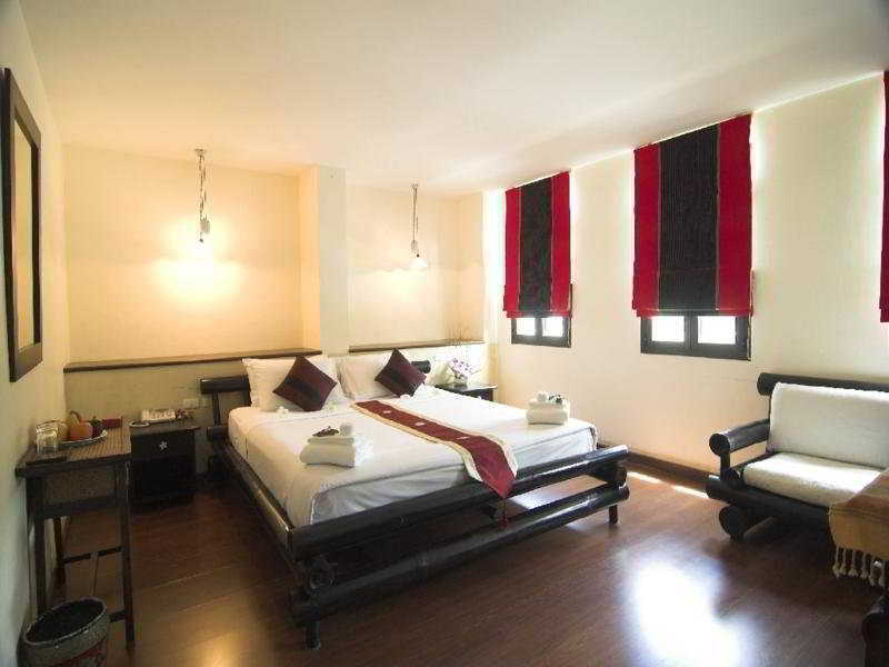 Phuket Heritage Hotel Karon Bagian luar foto